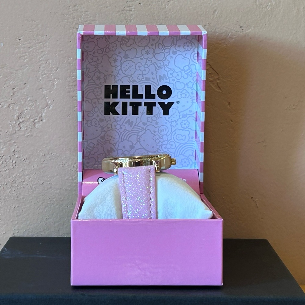 Hello Kitty Women’s Watch With Glittery Light Pink Adjustable Leather Strap NWTS - Picture 5 of 10